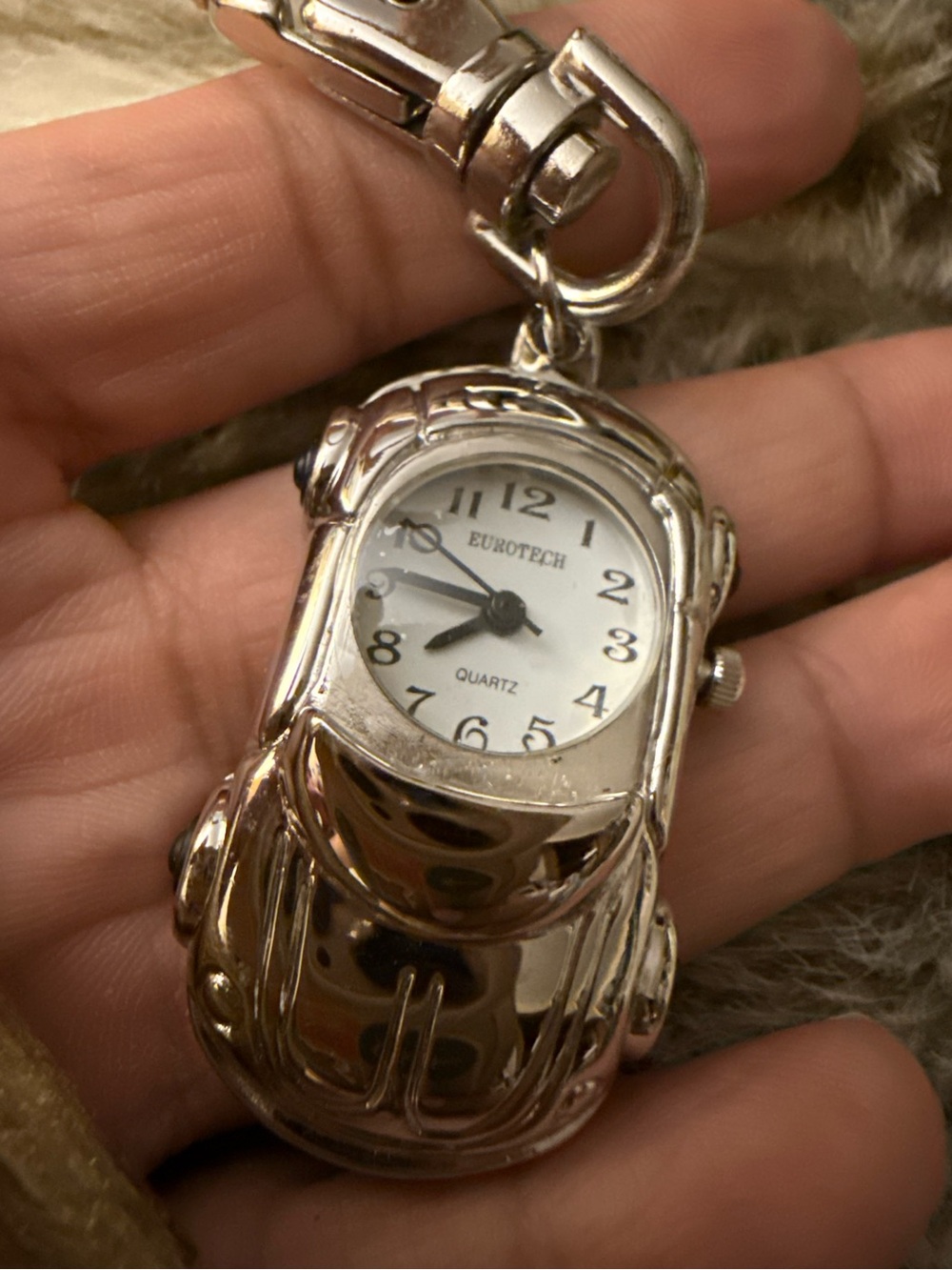Silver Car-Shaped Quartz Keychain Watch